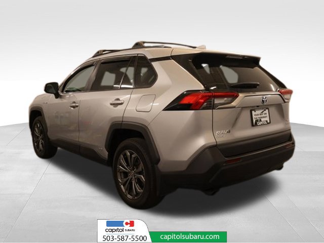 Used 2022 Toyota RAV4 XLE Premium AWD/4WD image 5
