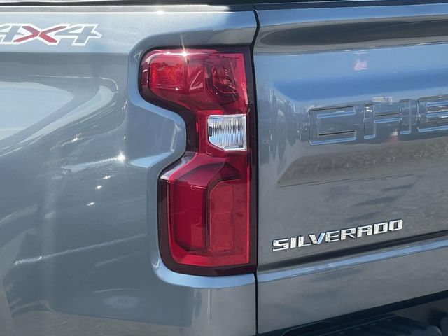 Used 2020 Chevrolet Silverado 1500 Custom w/ Custom Value Package AWD/4WD image 11