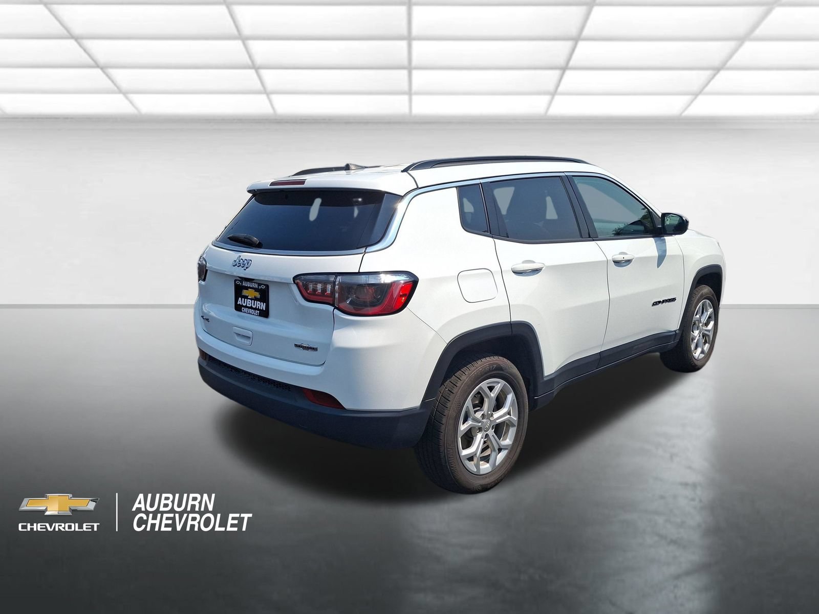 Used 2024 Jeep Compass Latitude AWD/4WD image 3