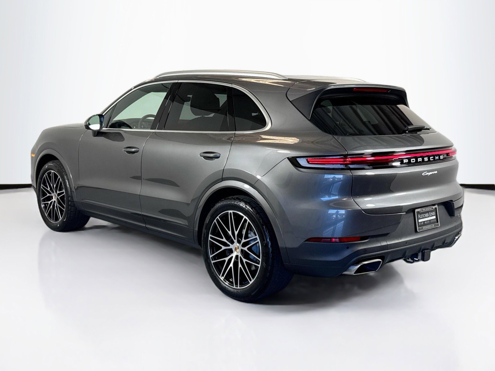 Used 2025 Porsche Cayenne image 3