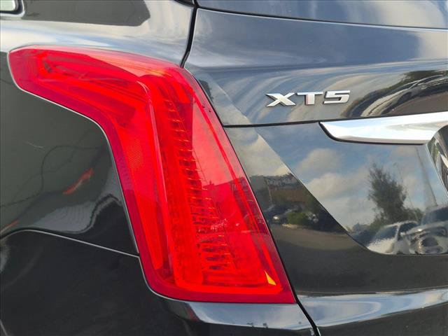 Used 2018 Cadillac XT5 Luxury w/ Driver Awareness Package FWD image 10