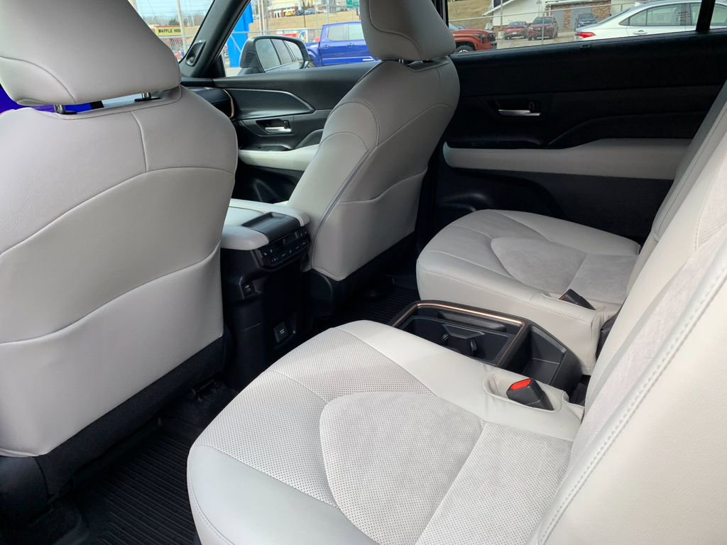 Used 2024 Toyota Grand Highlander MAX Platinum image 14