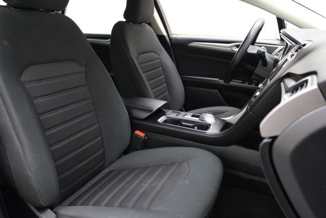 Certified 2019 Ford Fusion SE FWD image 3