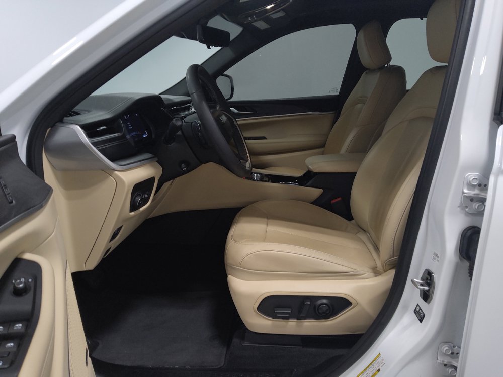 Used 2023 Jeep Grand Cherokee Limited w/ Luxury Tech Group II AWD/4WD image 17