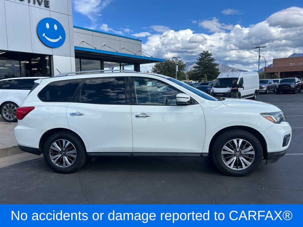 Used 2018 Nissan Pathfinder SV FWD image 2