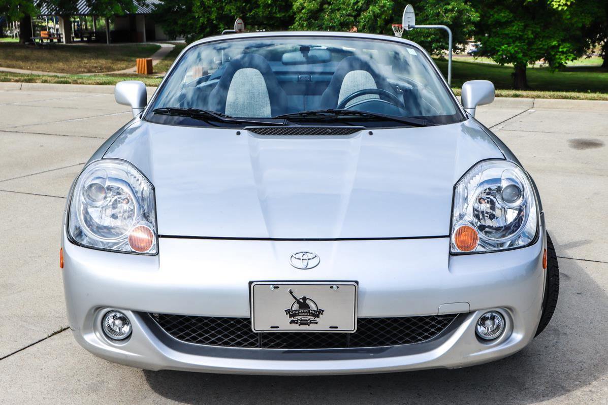 Used 2003 Toyota MR2 image 10