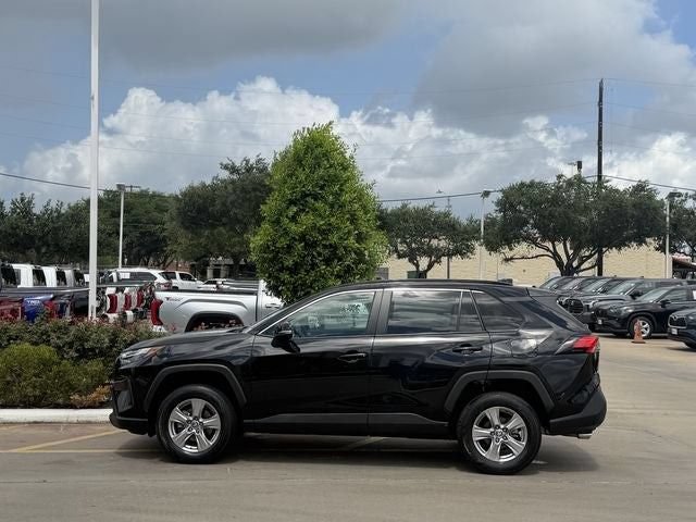 Used 2023 Toyota RAV4 XLE AWD/4WD image 4