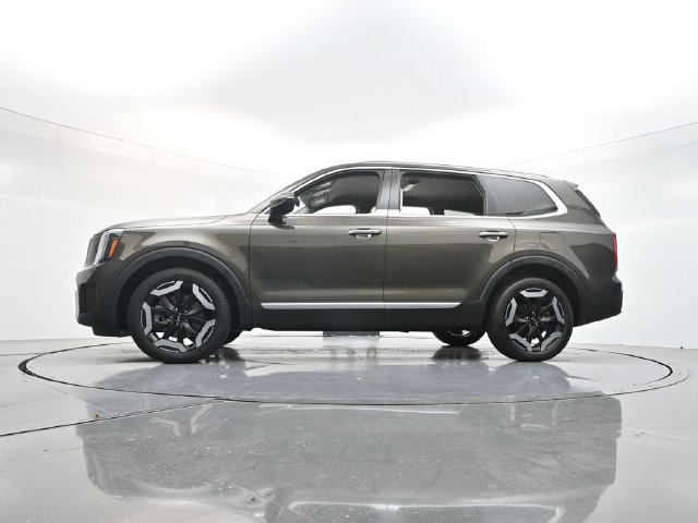 Used 2023 Kia Telluride S FWD image 46