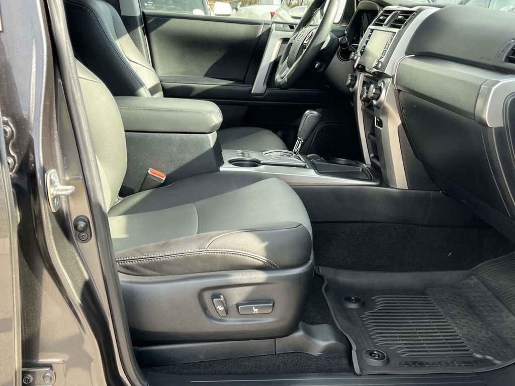 Used 2022 Toyota 4Runner SR5 Premium w/ Moonroof Package RWD image 28