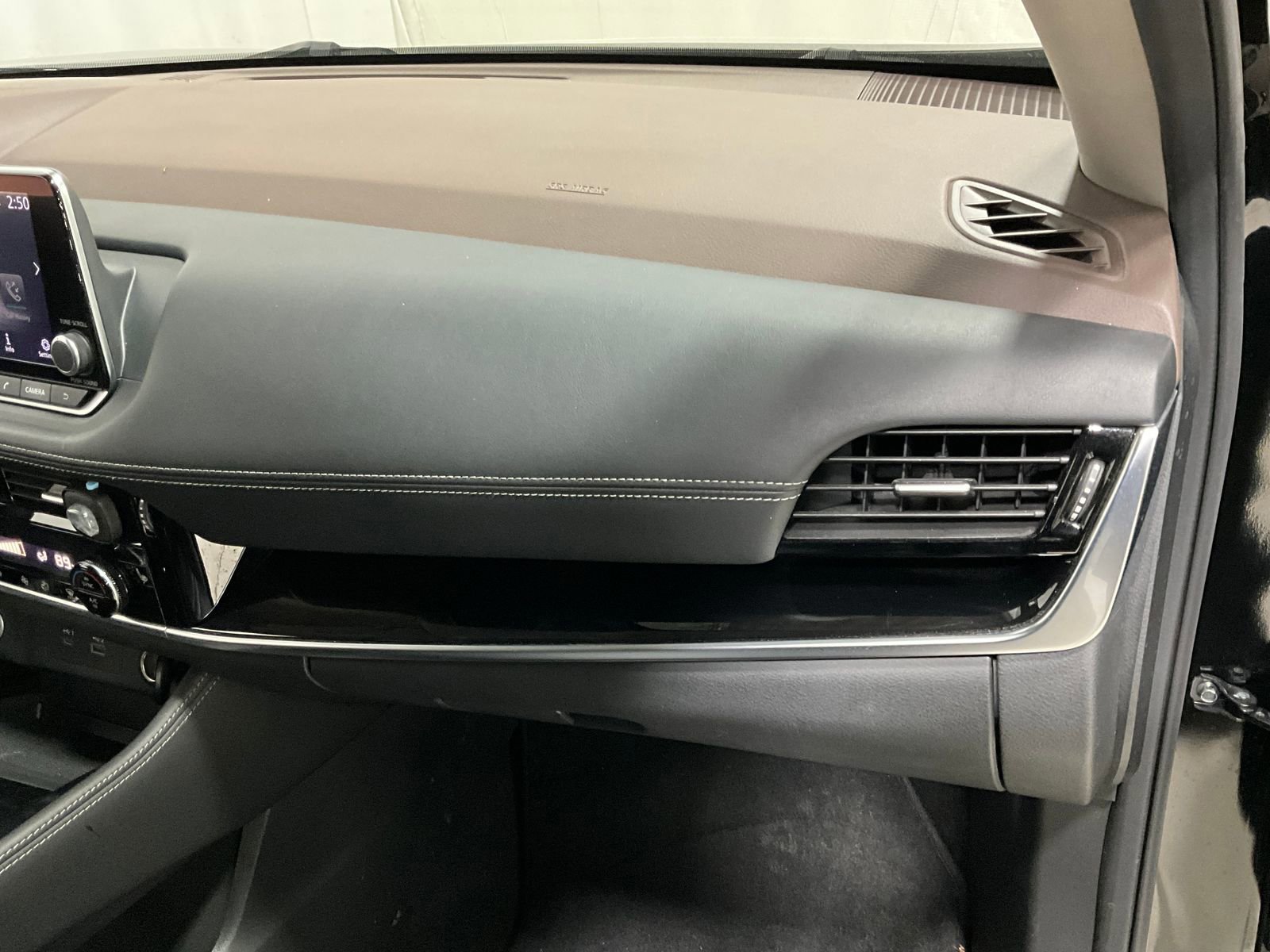 Used 2023 Nissan Rogue SL AWD/4WD image 16