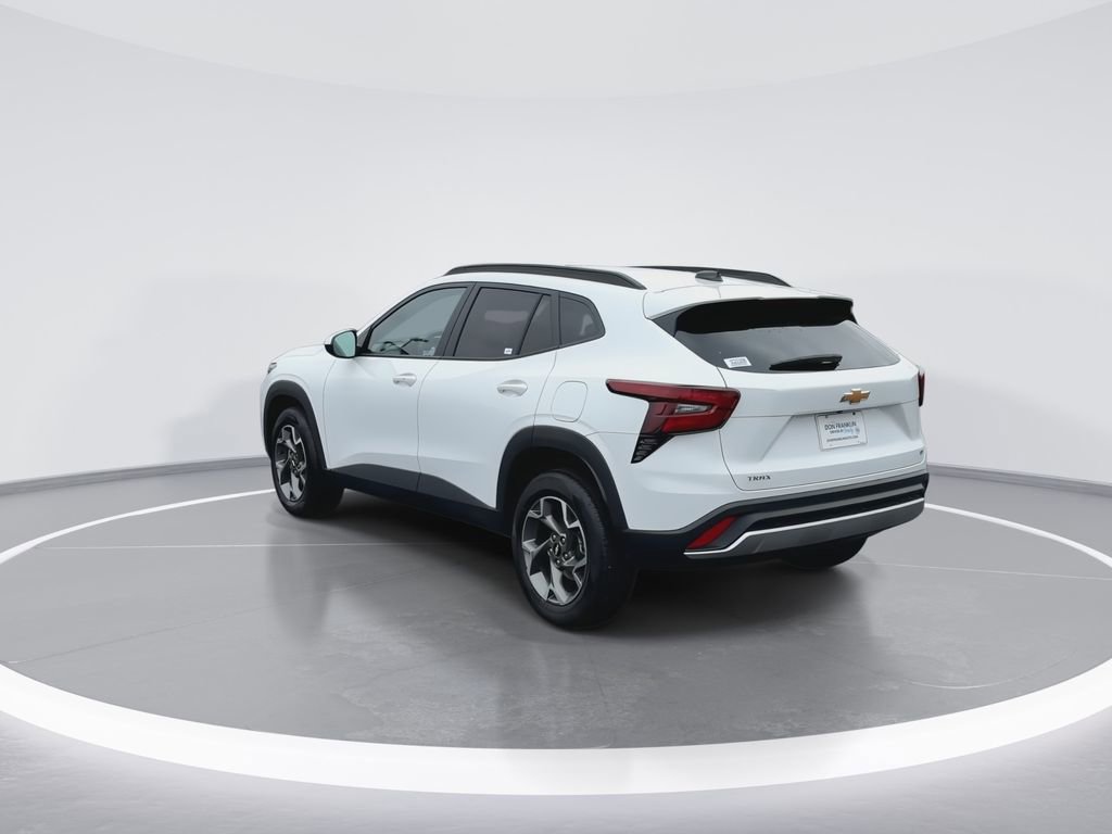 Used 2025 Chevrolet Trax LT w/ LT Convenience Package image 6