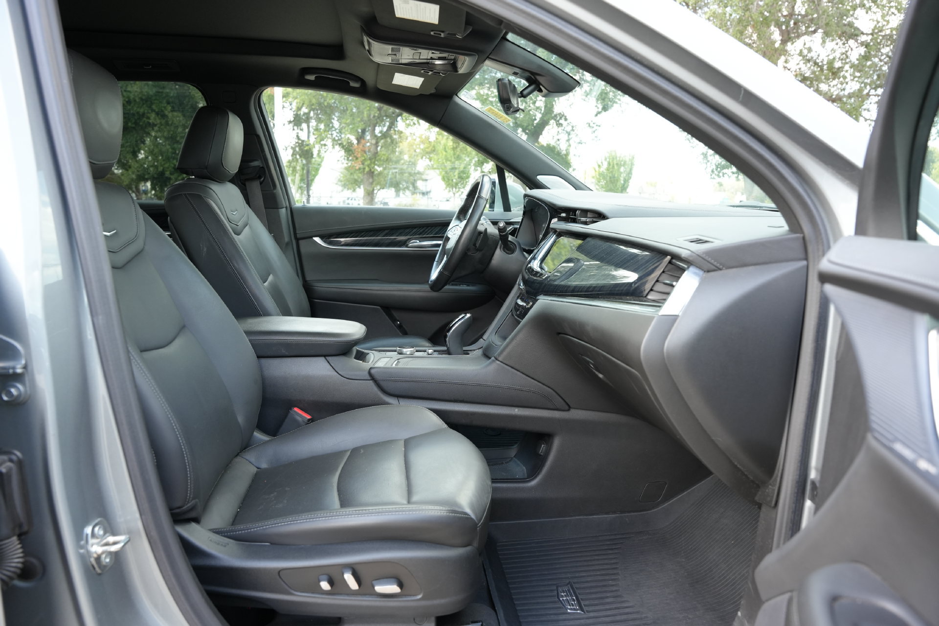 Certified 2024 Cadillac XT6 Premium Luxury w/ Technology Package AWD/4WD image 25