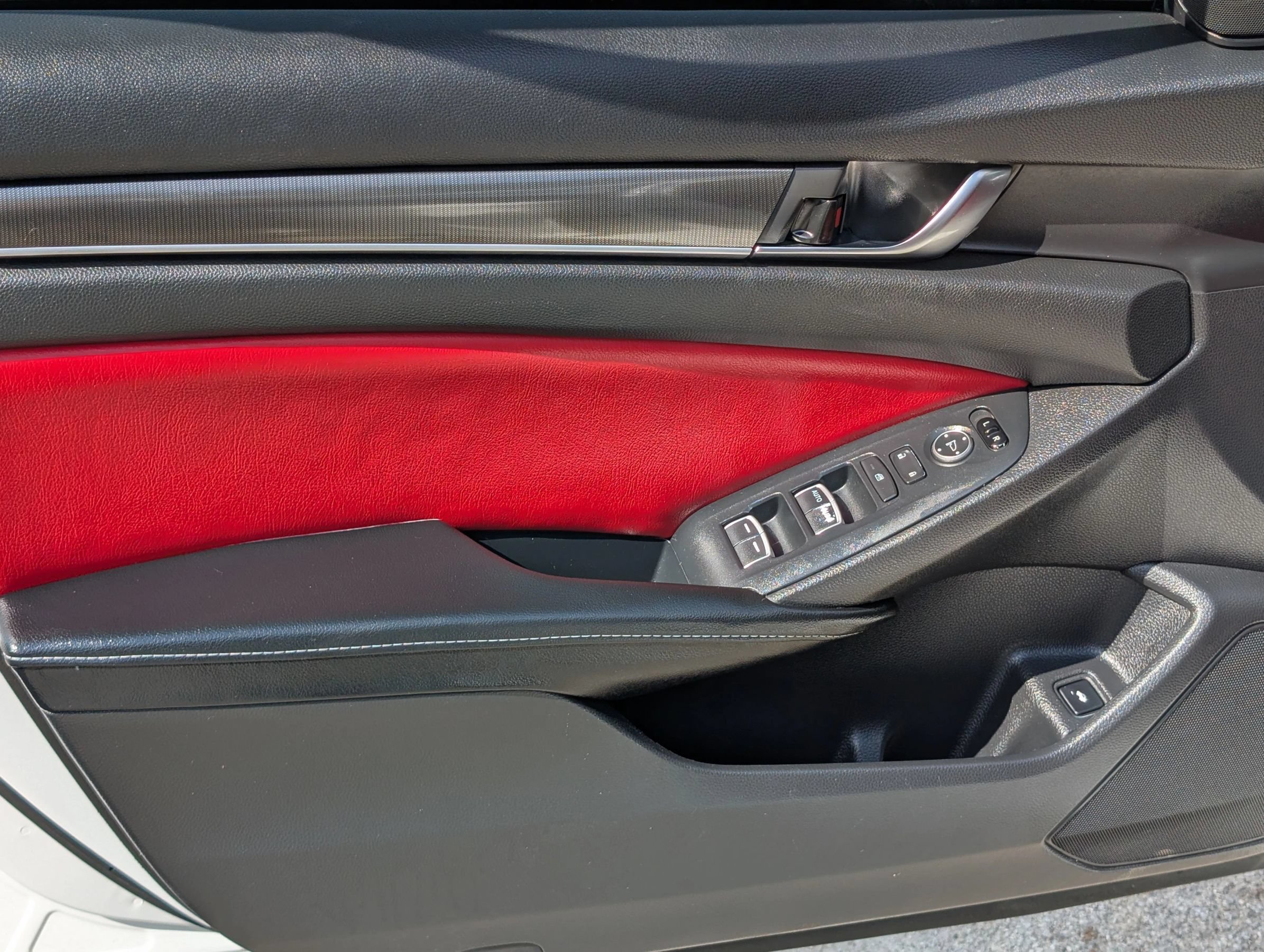 Used 2018 Honda Accord Sport image 15