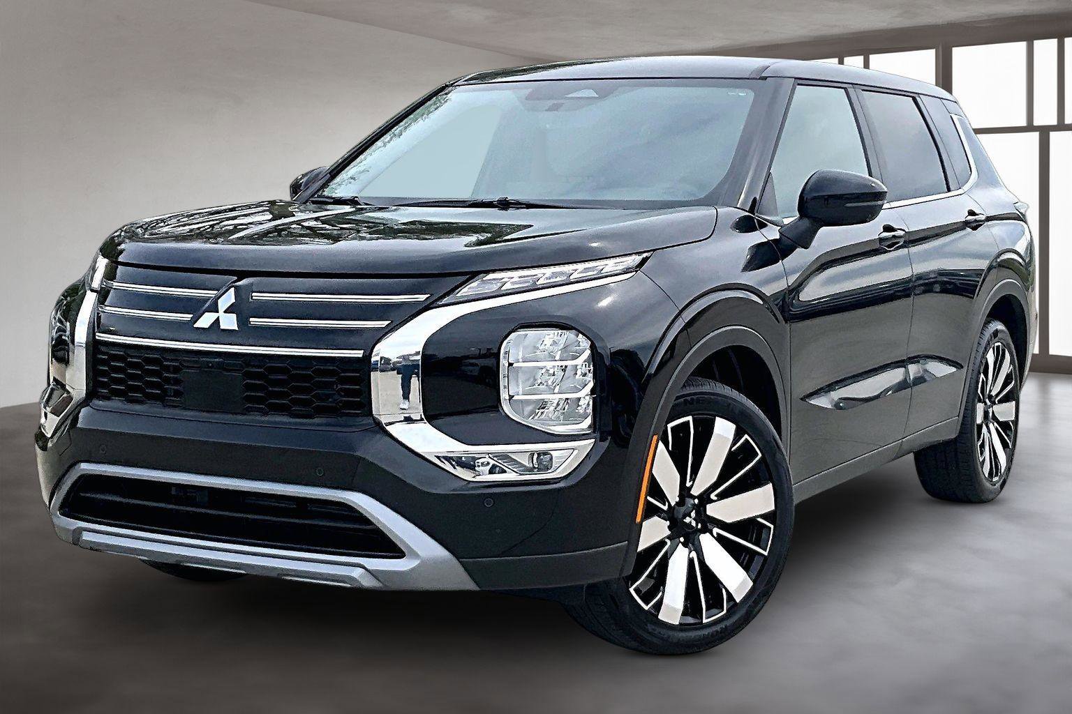 Used 2025 Mitsubishi Outlander SE FWD image 2