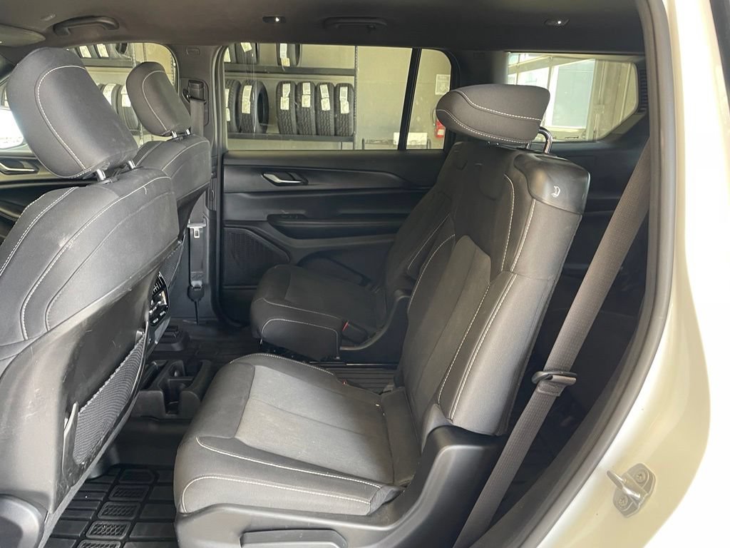 Used 2024 Jeep Grand Cherokee L Laredo RWD image 16