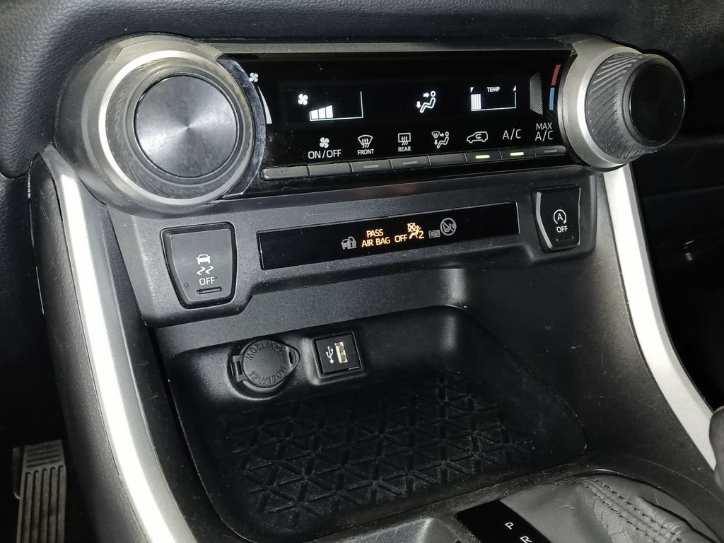 Used 2025 Toyota RAV4 LE AWD/4WD image 18