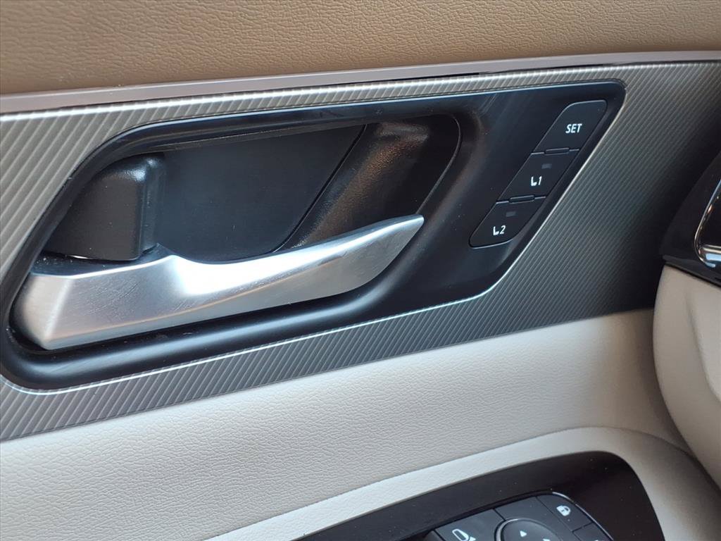 Certified 2025 Nissan Murano Platinum w/ Cargo Package AWD/4WD image 17