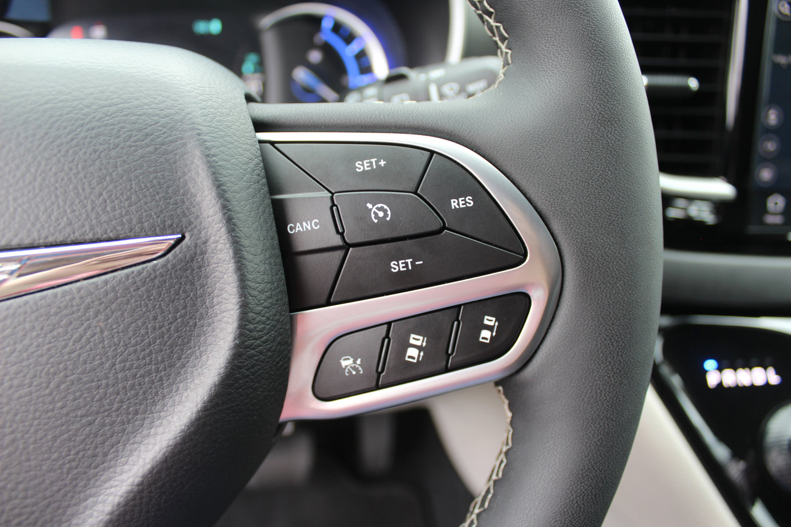 Used 2024 Chrysler Pacifica Select image 30