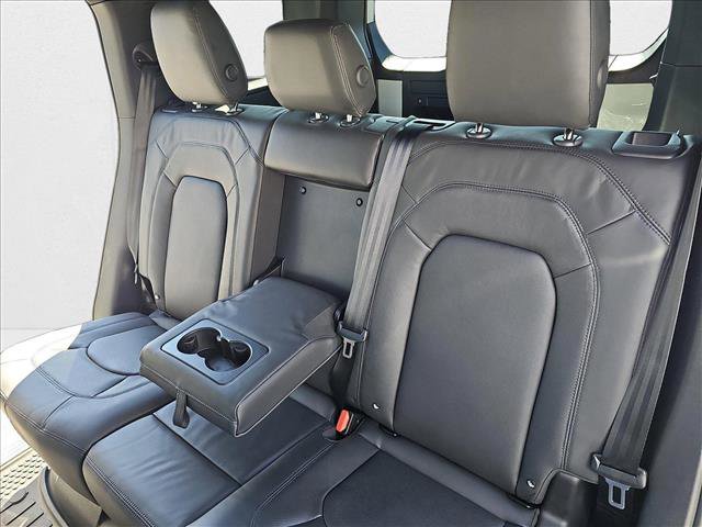 New 2025 Land Rover Defender 110 X-Dynamic SE image 13