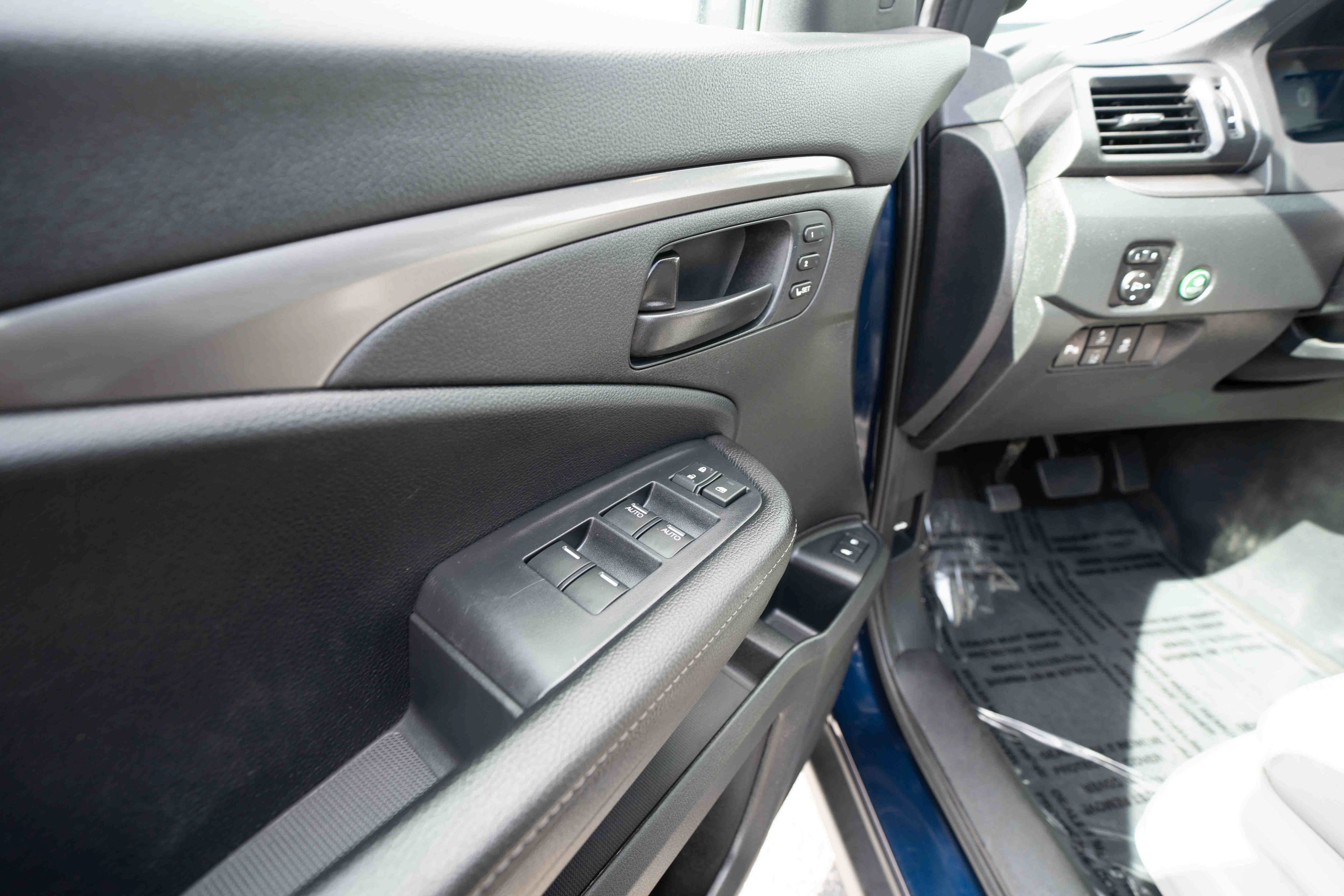 Used 2025 Honda Passport EX-L image 7