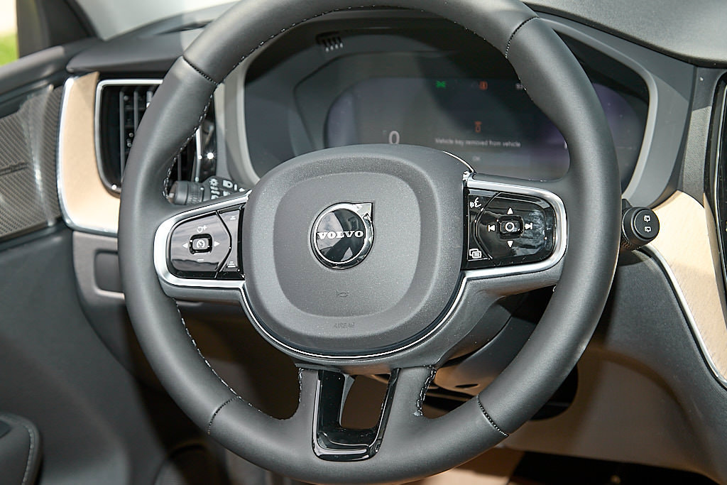 New 2026 Volvo XC60 T8 Plus w/ Climate Package AWD/4WD image 25