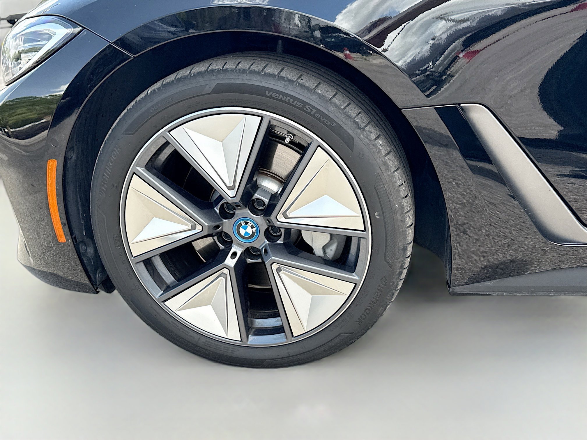 Used 2023 BMW i4 eDrive35 w/ Premium Package RWD image 42