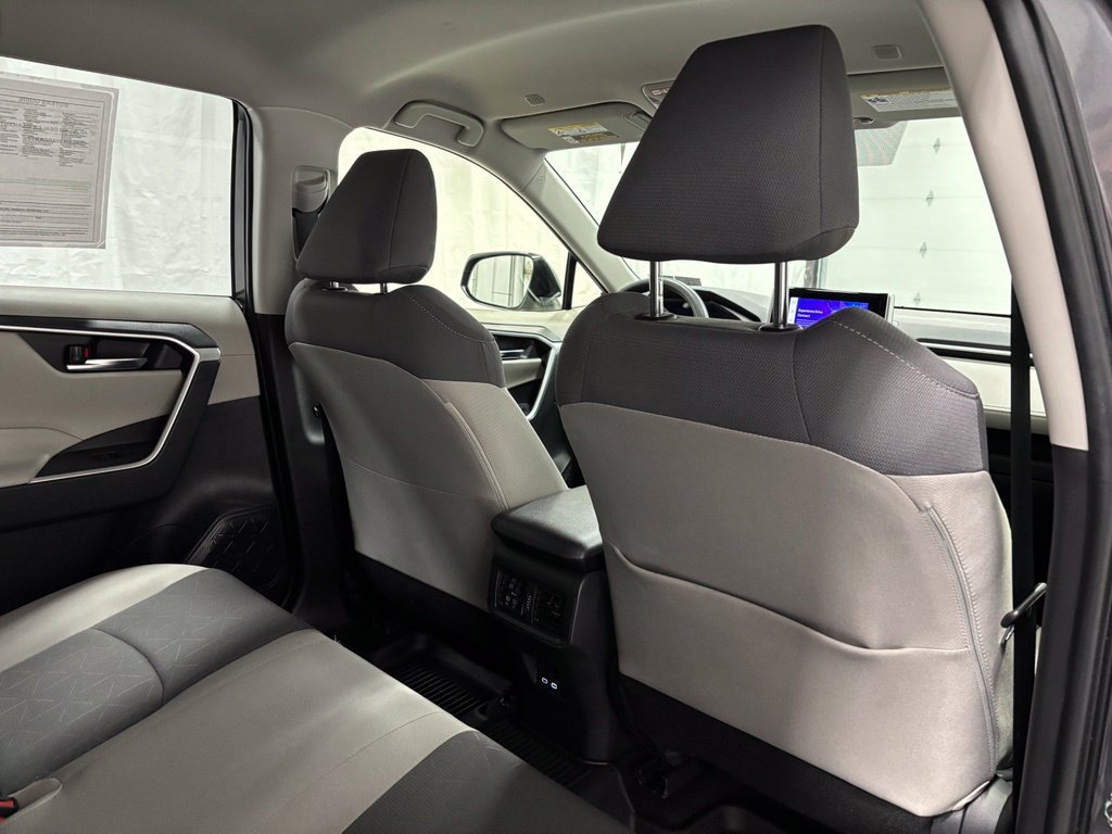 Used 2025 Toyota RAV4 XLE AWD/4WD image 53