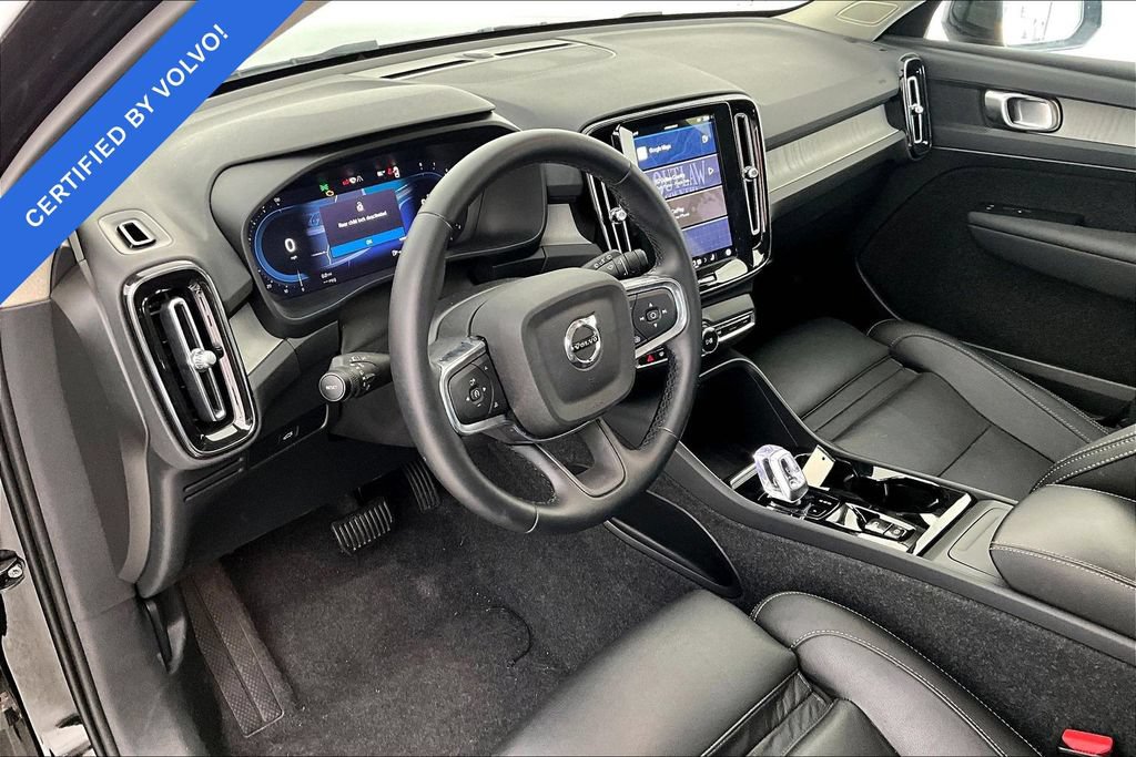 Used 2025 Volvo XC40 B5 Plus AWD/4WD image 15