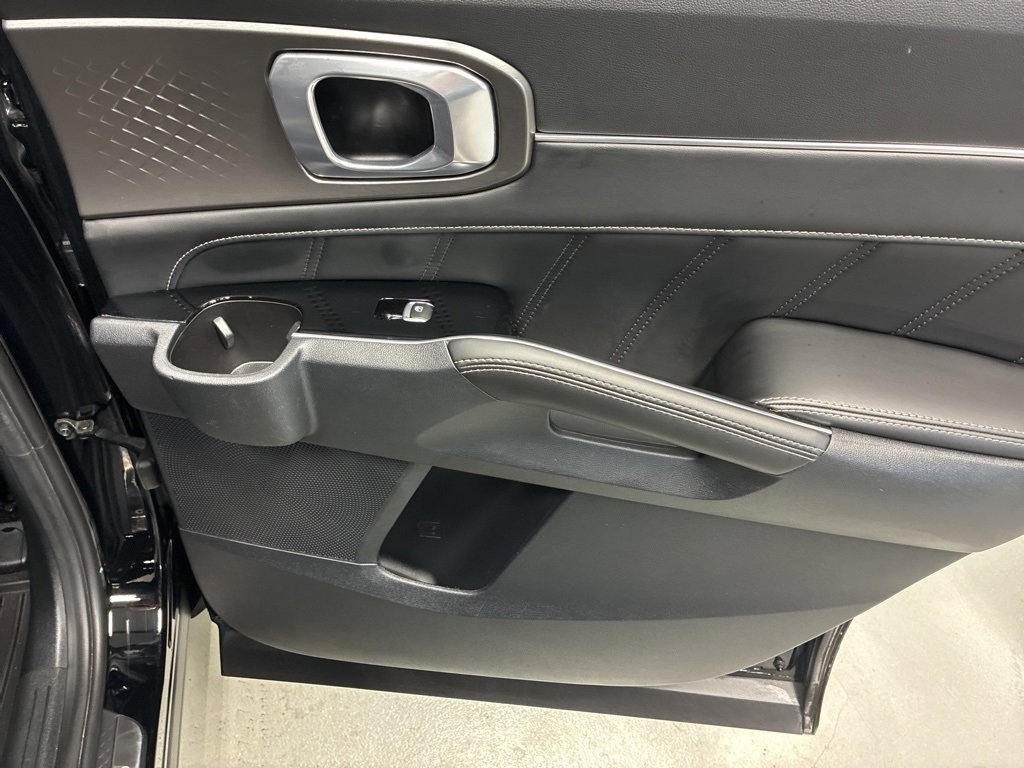 Used 2023 Kia Sorento SX image 11