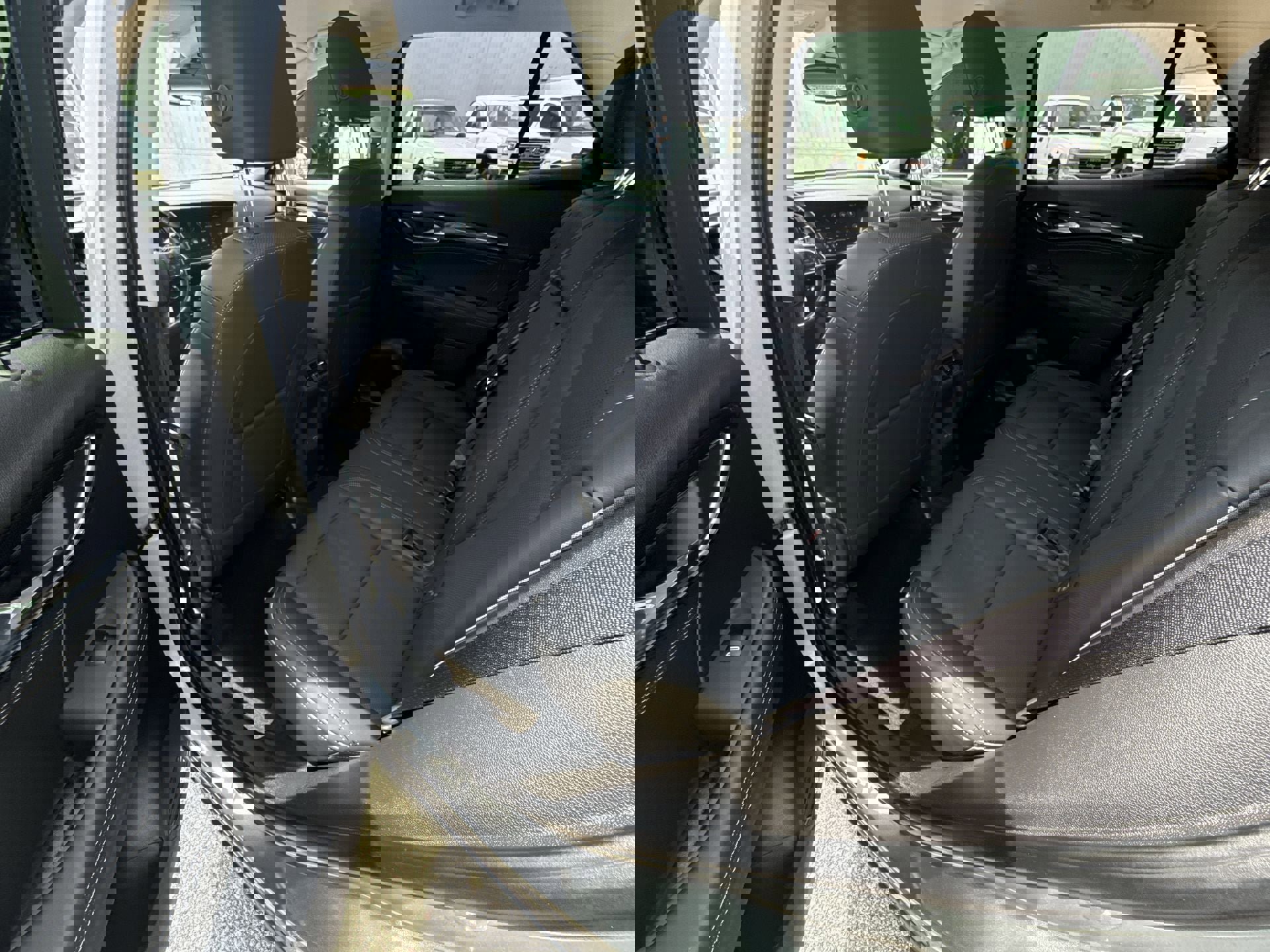 Used 2023 Buick Envision Essence image 22