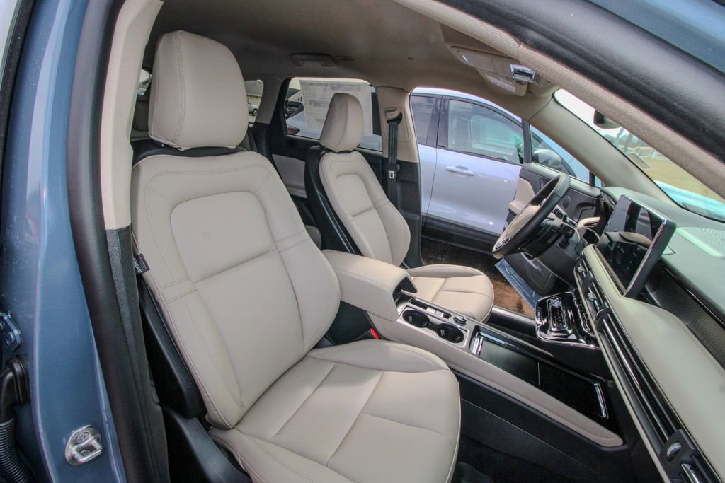 Used 2026 Lincoln Corsair Premiere image 17