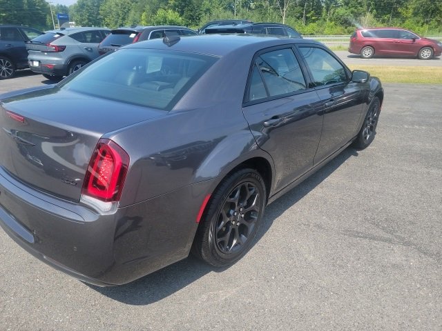 Used 2023 Chrysler 300 Touring L w/ Comfort Group image 4