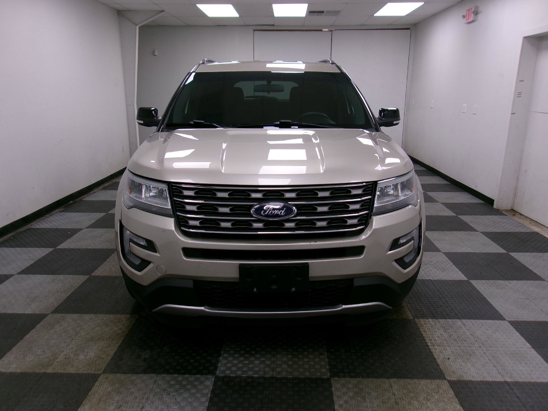 Used 2017 Ford Explorer XLT AWD/4WD image 16
