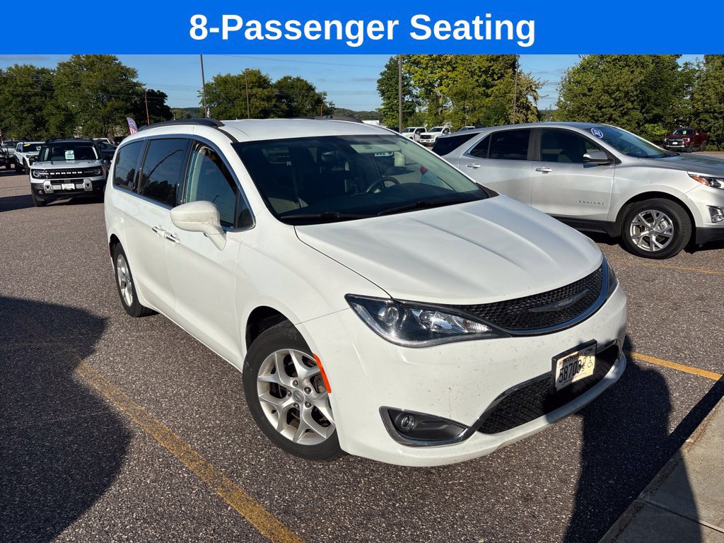 Used 2018 Chrysler Pacifica Touring Plus FWD image 4