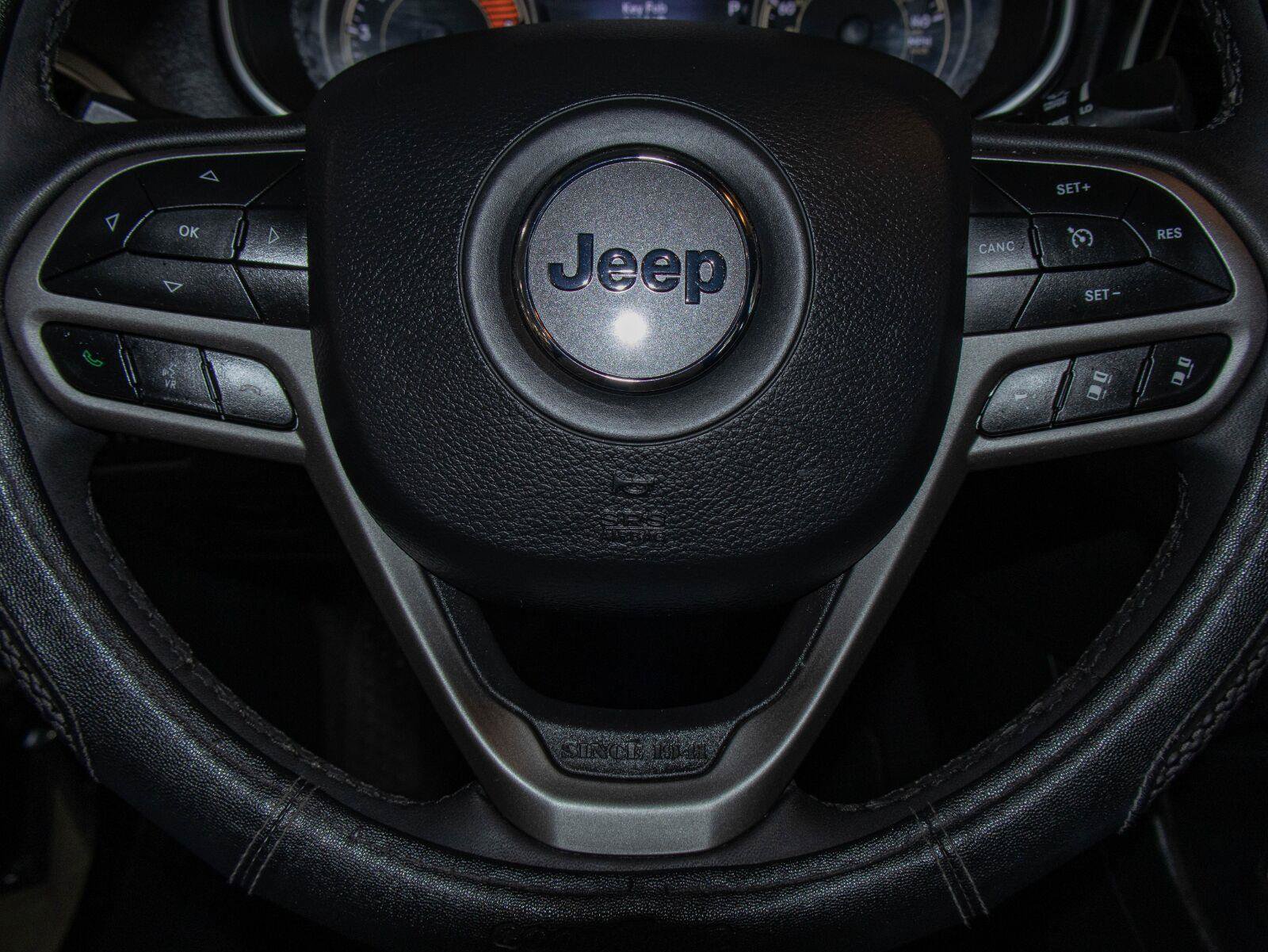 Used 2022 Jeep Cherokee Limited AWD/4WD image 11