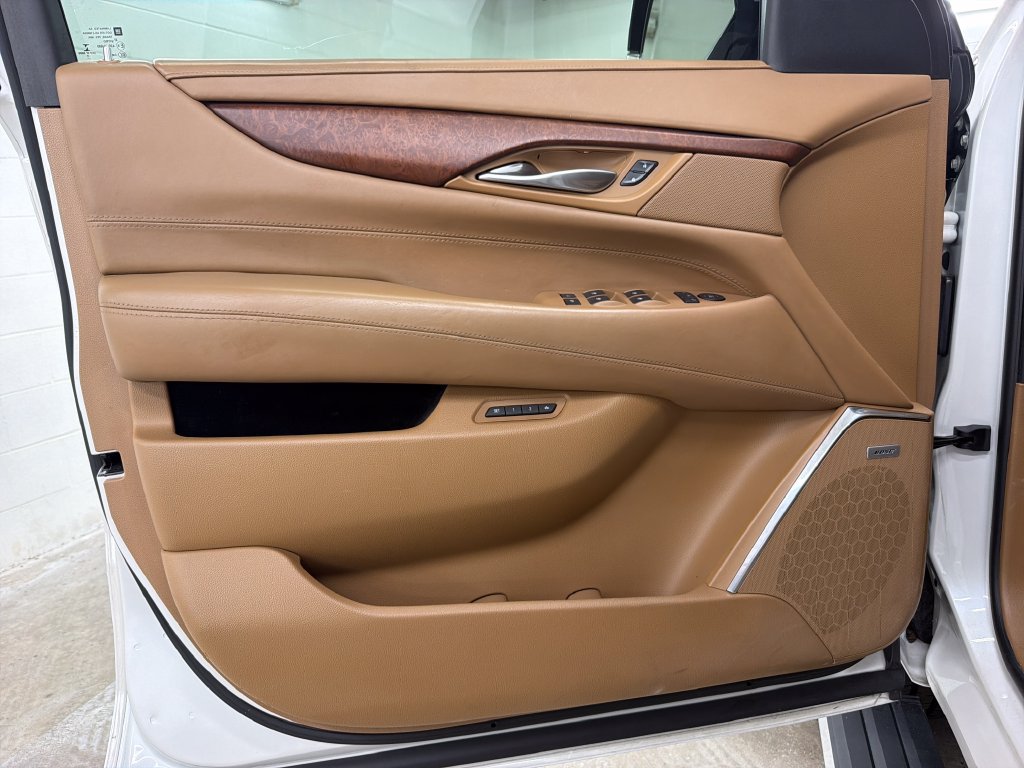 Used 2017 Cadillac Escalade Platinum AWD/4WD image 17