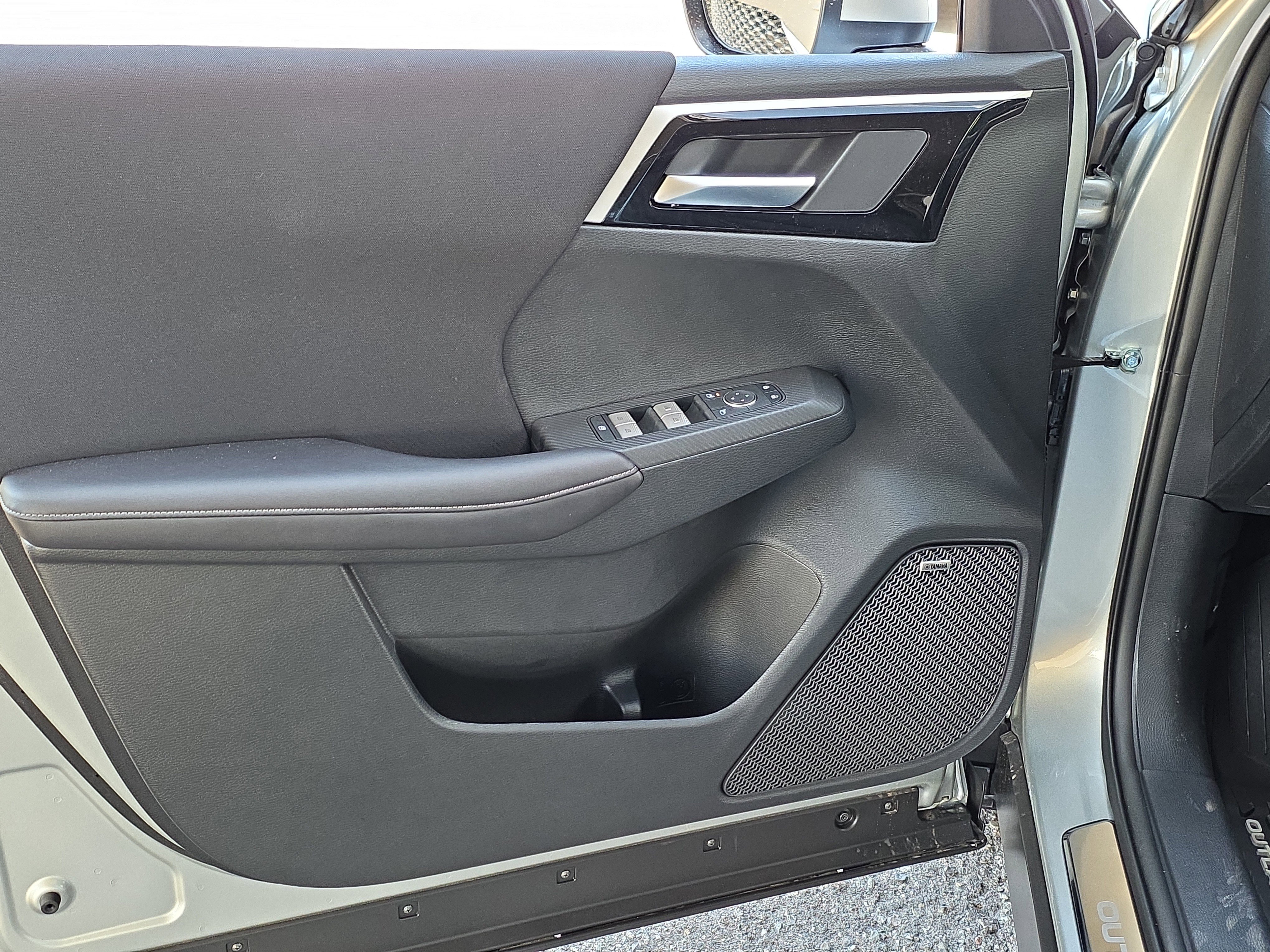 New 2026 Mitsubishi Outlander ES FWD image 10
