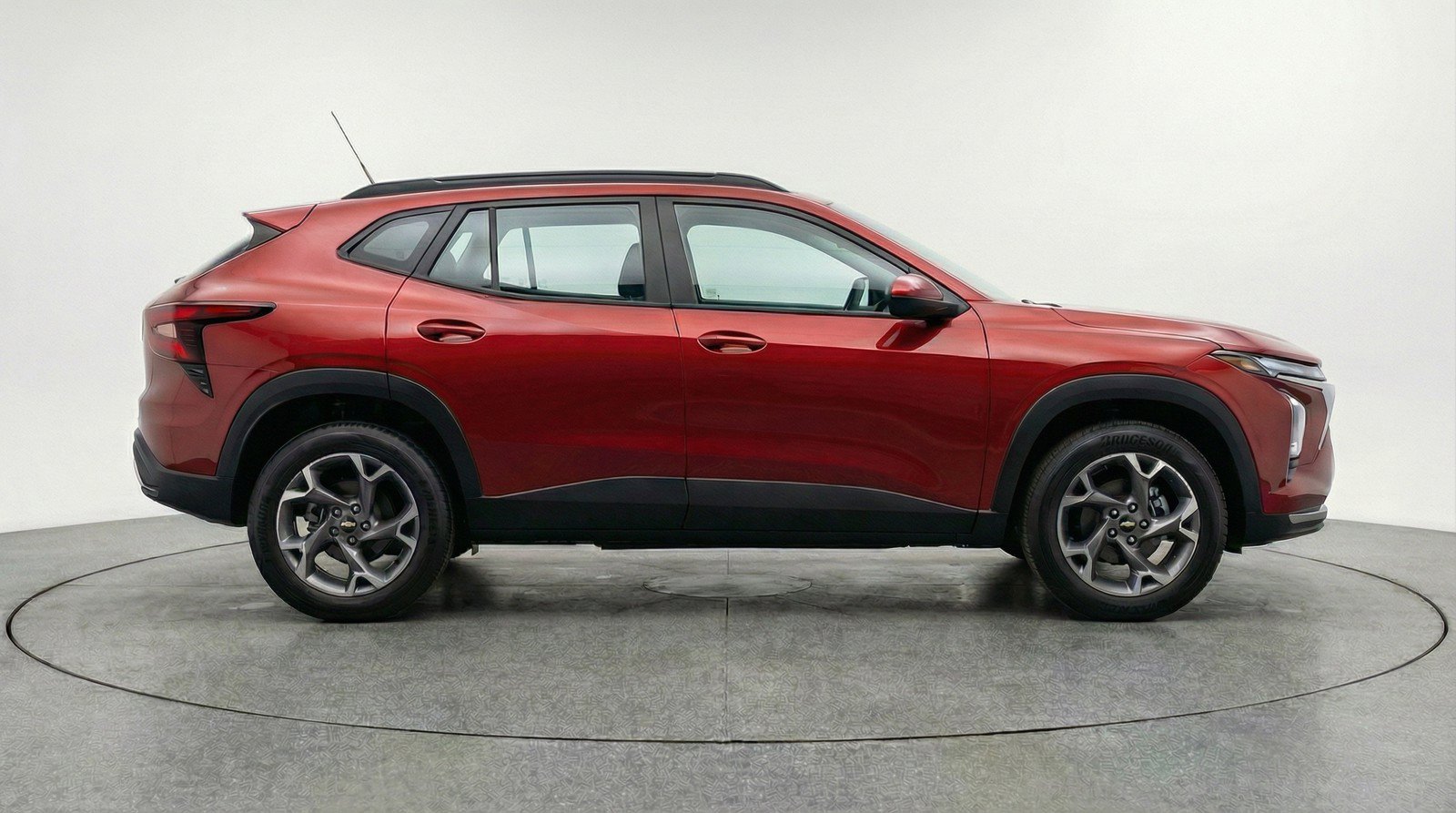 Used 2025 Chevrolet Trax LT FWD image 11