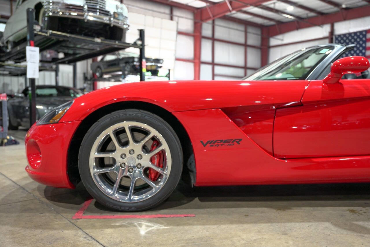 Used 2004 Dodge Viper SRT-10 RWD image 3