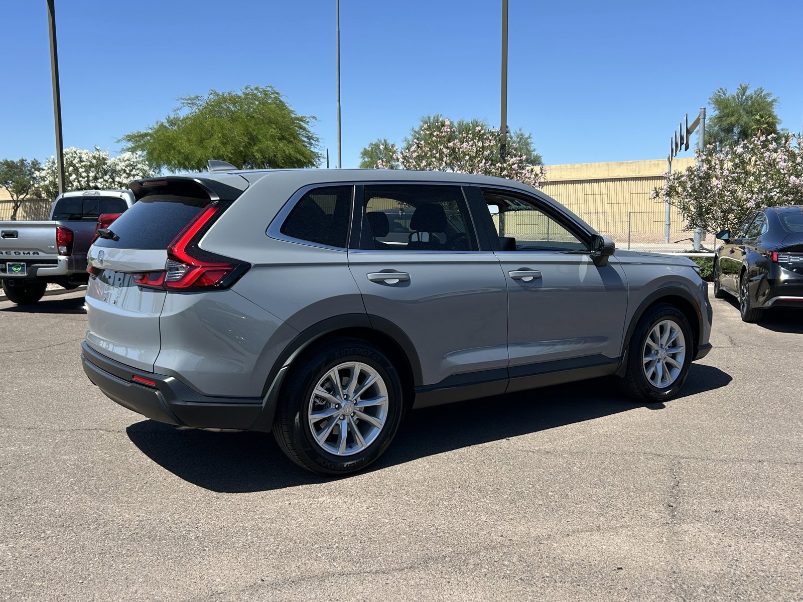 Used 2025 Honda CR-V EX image 5