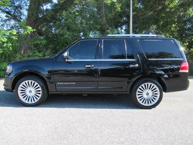 Used 2017 Lincoln Navigator Select image 4