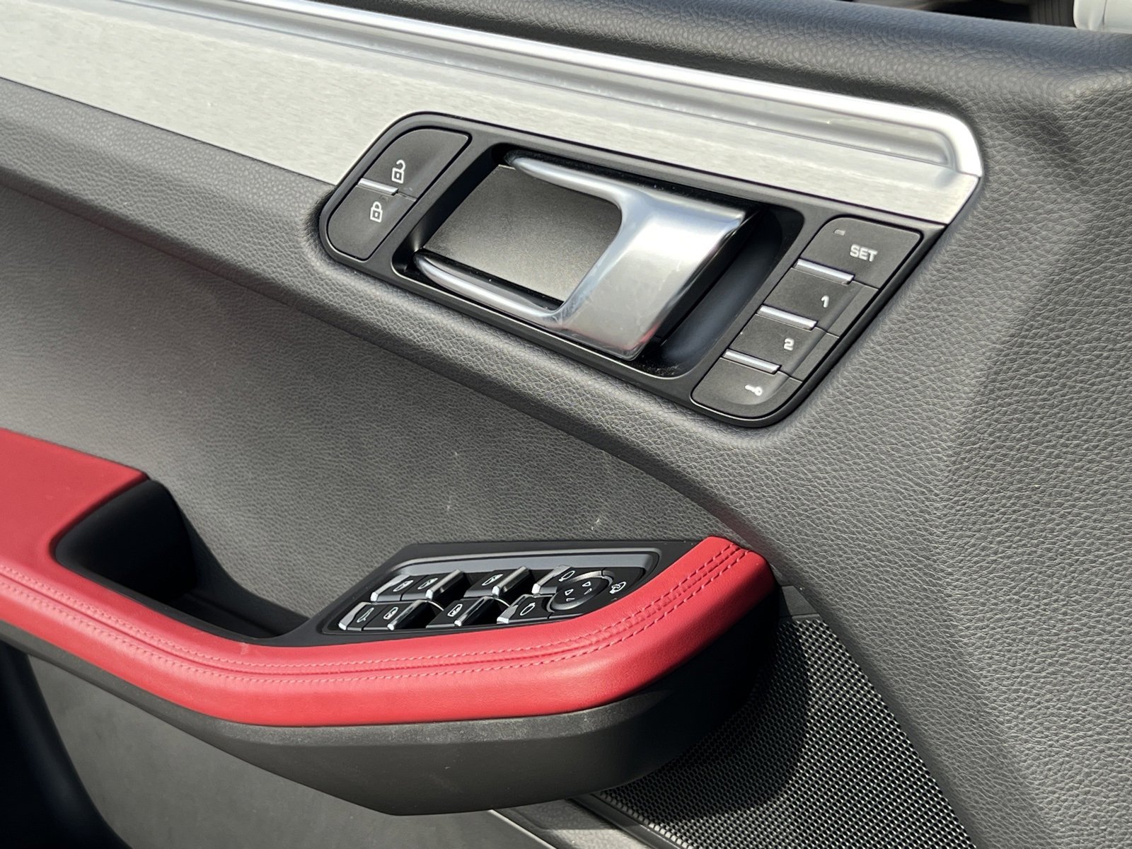 Certified 2024 Porsche Macan image 30