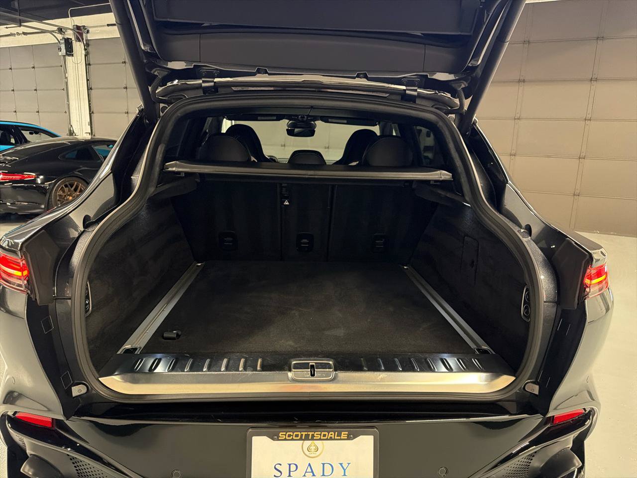 Used 2021 Aston Martin DBX AWD/4WD image 29