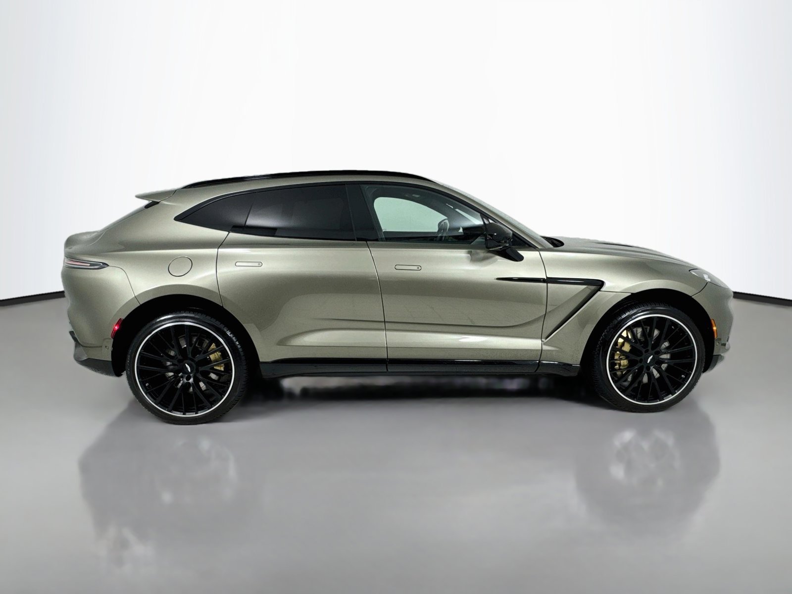 Used 2023 Aston Martin DBX AWD/4WD image 9