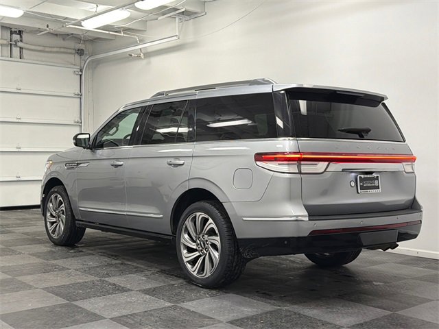 Used 2023 Lincoln Navigator Reserve image 6