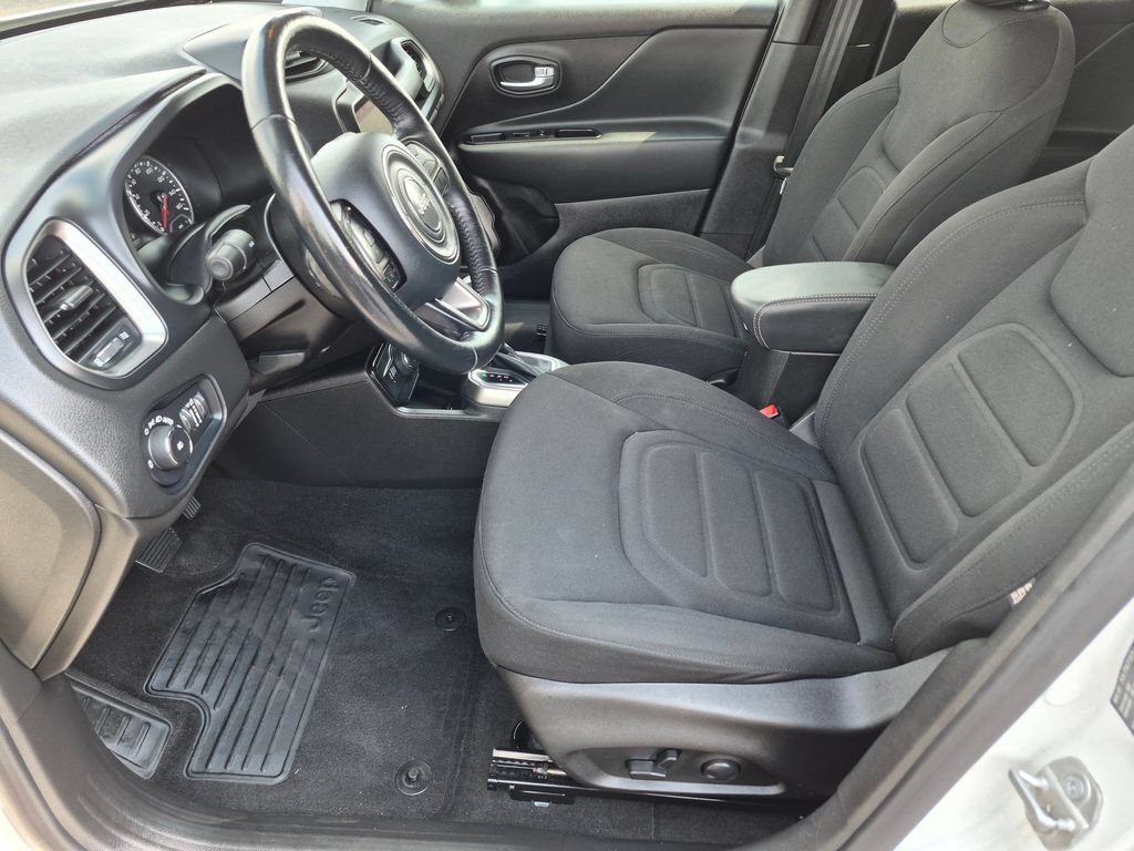 Used 2022 Jeep Renegade Latitude w/ Convenience Group AWD/4WD image 11