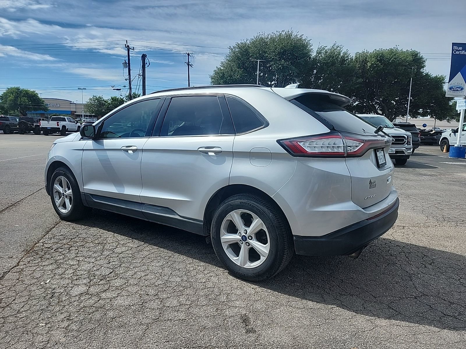 Used 2016 Ford Edge SE image 4