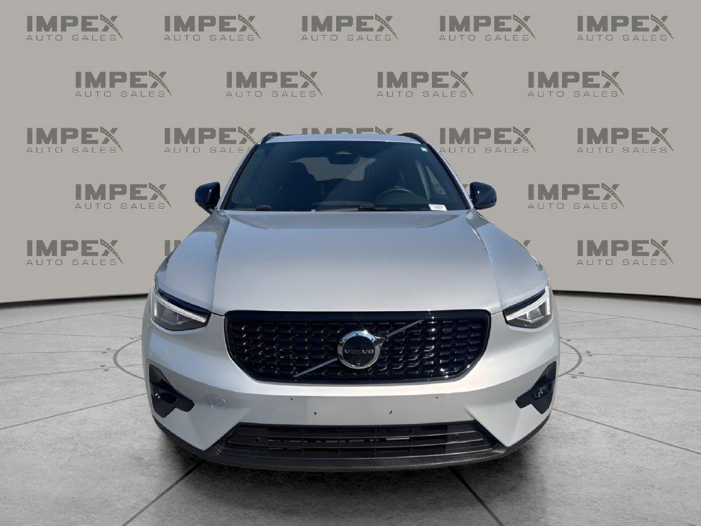 Used 2025 Volvo XC40 B5 Plus AWD/4WD image 8