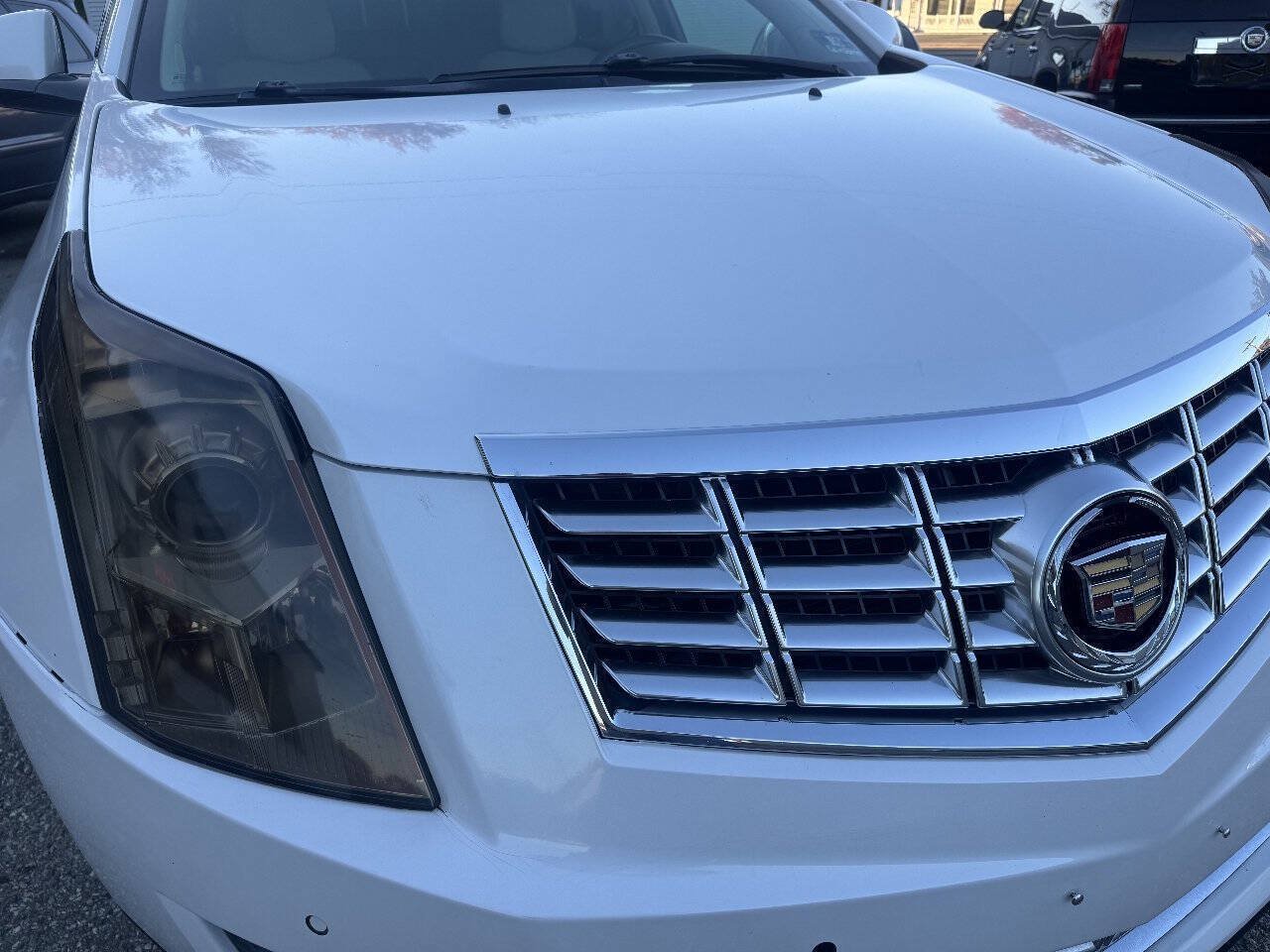Used 2015 Cadillac SRX Luxury w/ Driver Awareness Package FWD image 4