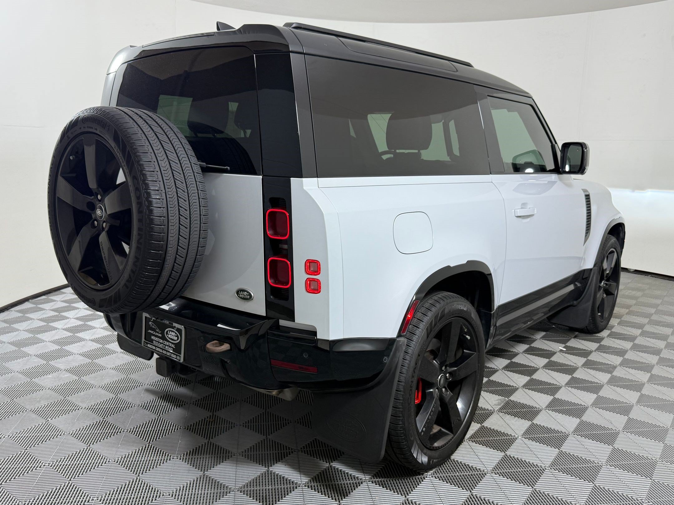 Used 2023 Land Rover Defender 90 X-Dynamic SE AWD/4WD image 9